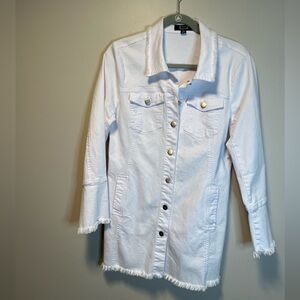 Azi white denim jacket with raw hem at sleeves and bottom. Size Medium